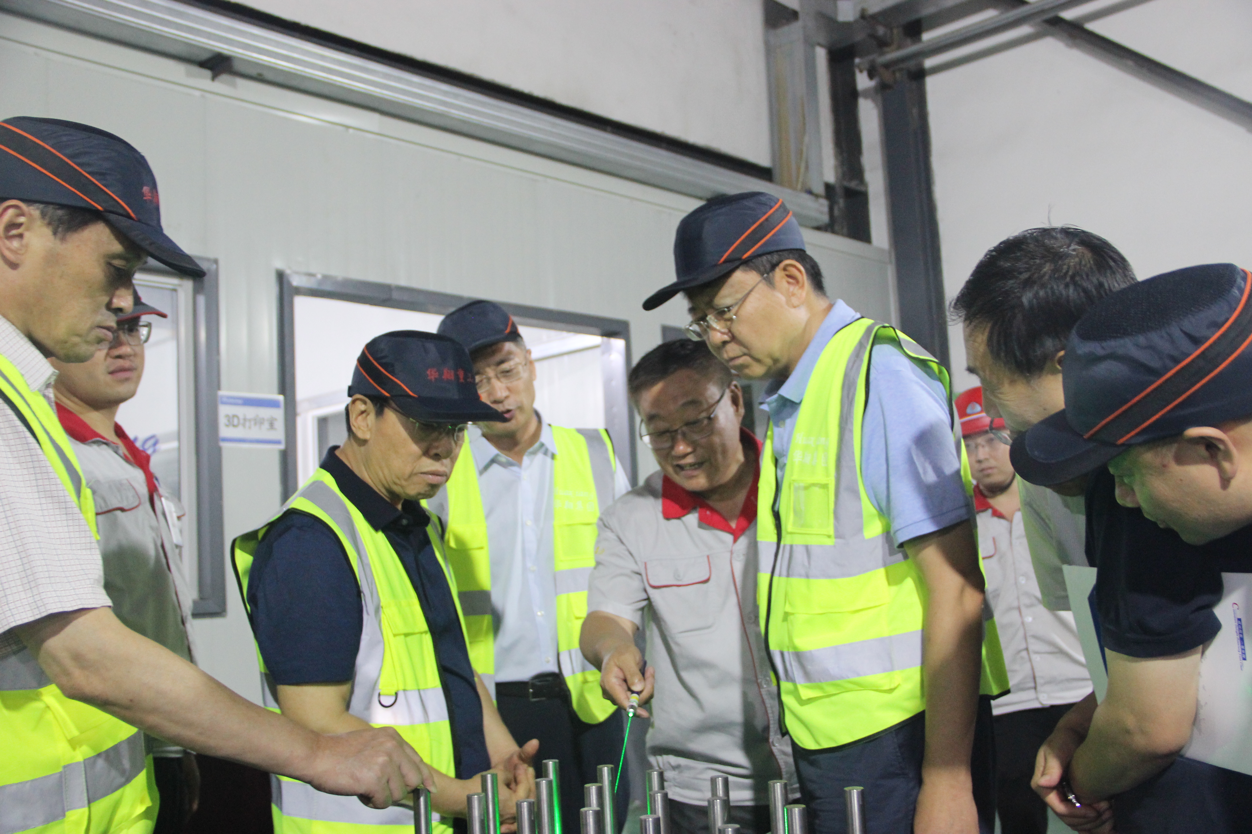 山西省人民政府原副省長、中國生產(chǎn)力學(xué)會會長、山西省資源型經(jīng)濟(jì)轉(zhuǎn)型促進(jìn)會總顧問牛仁亮一行蒞臨我司調(diào)研