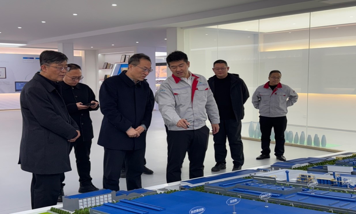 臨汾經(jīng)濟(jì)開發(fā)區(qū)黨工委書記、管委會(huì)主任白建成一行深入華翔圣德曼新能源汽車零部件產(chǎn)業(yè)園調(diào)研